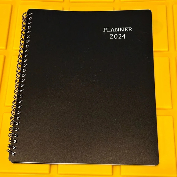 🆕 2024 planner - Picture 1 of 2